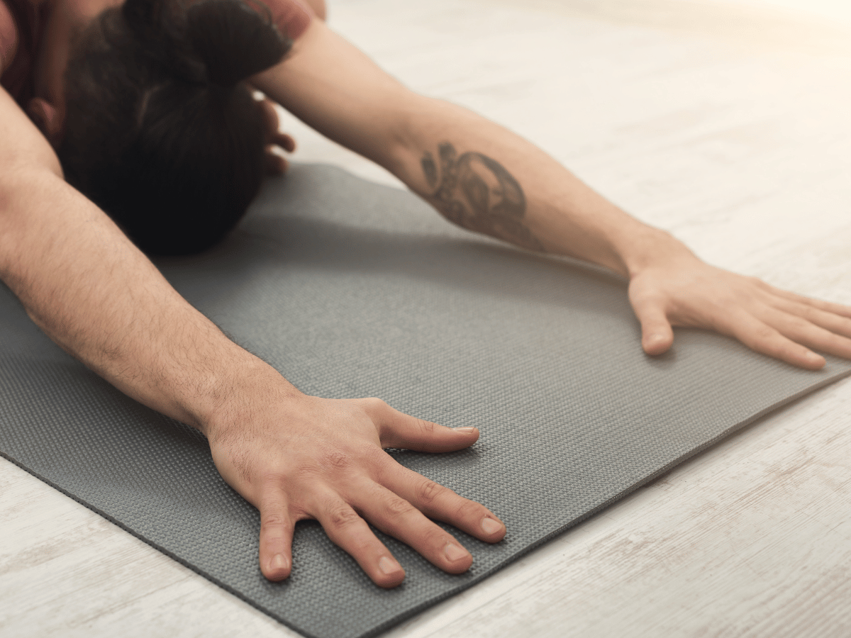 Meditasyon yapan bir kadın